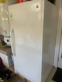 GE Freezer  white, 13.7 cuft
