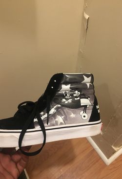 Exclusive Mickey Mouse vans size 7 in men’s 8 1/2 woman’s worn twice