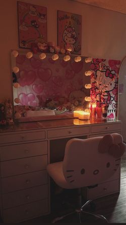 Cute Vanity with Mirror ✨