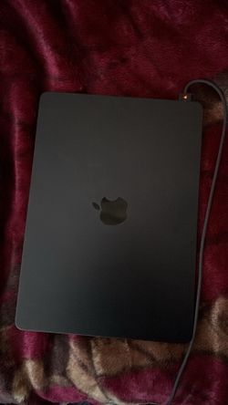 2025 MacBook Air 13” M4 (16GB RAM / 256GB)  OBO Like New 🔥