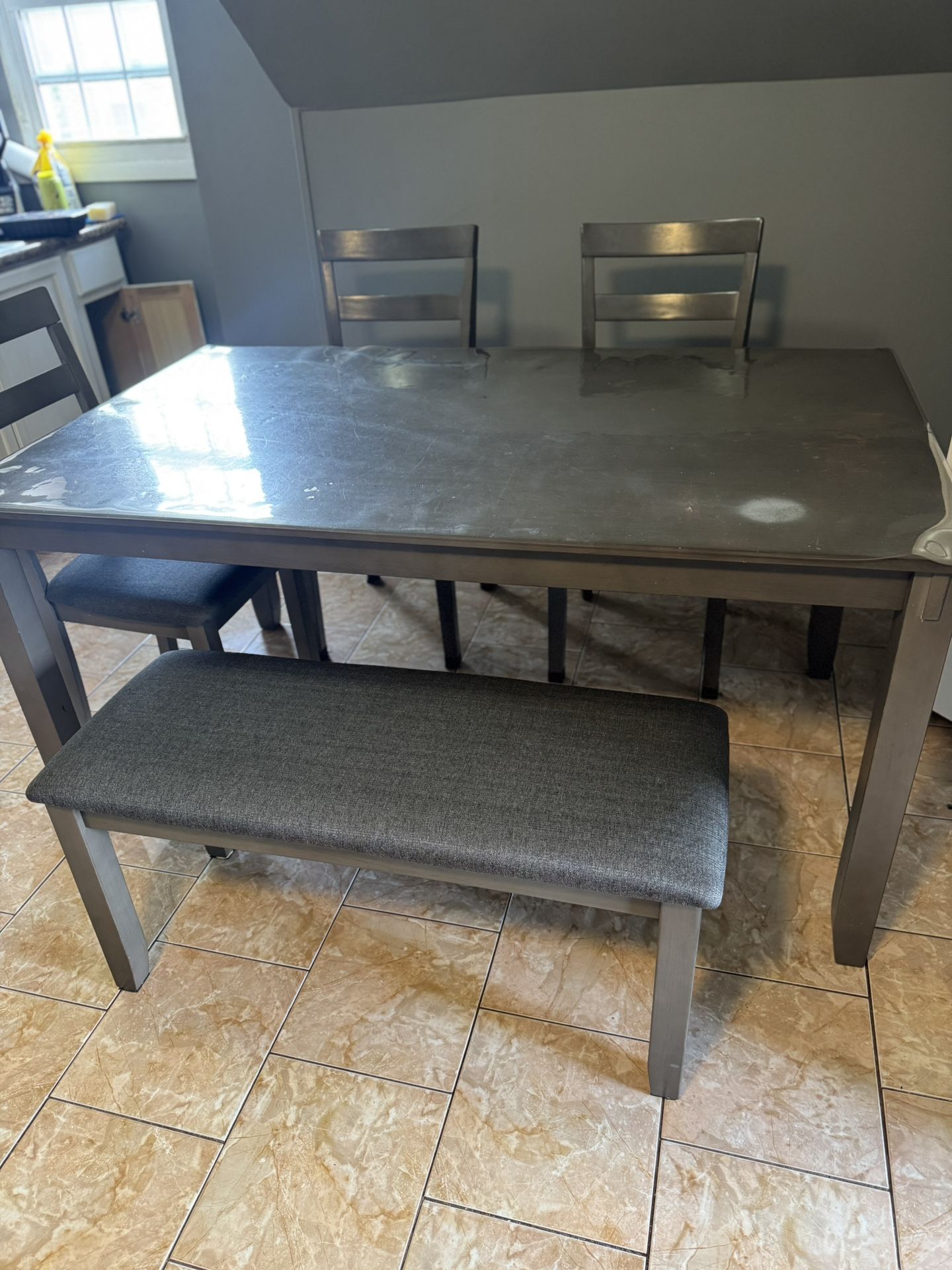 Dinning Table With Chairs