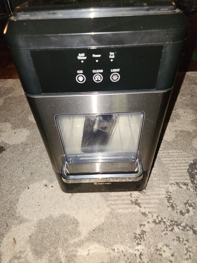 Costway Portable Ice Maker (Still New)