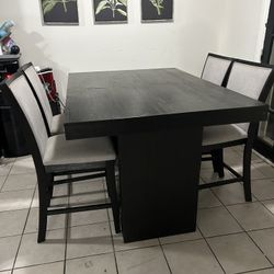Dinning Table 