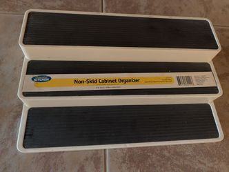 Non skid cabinet organizer