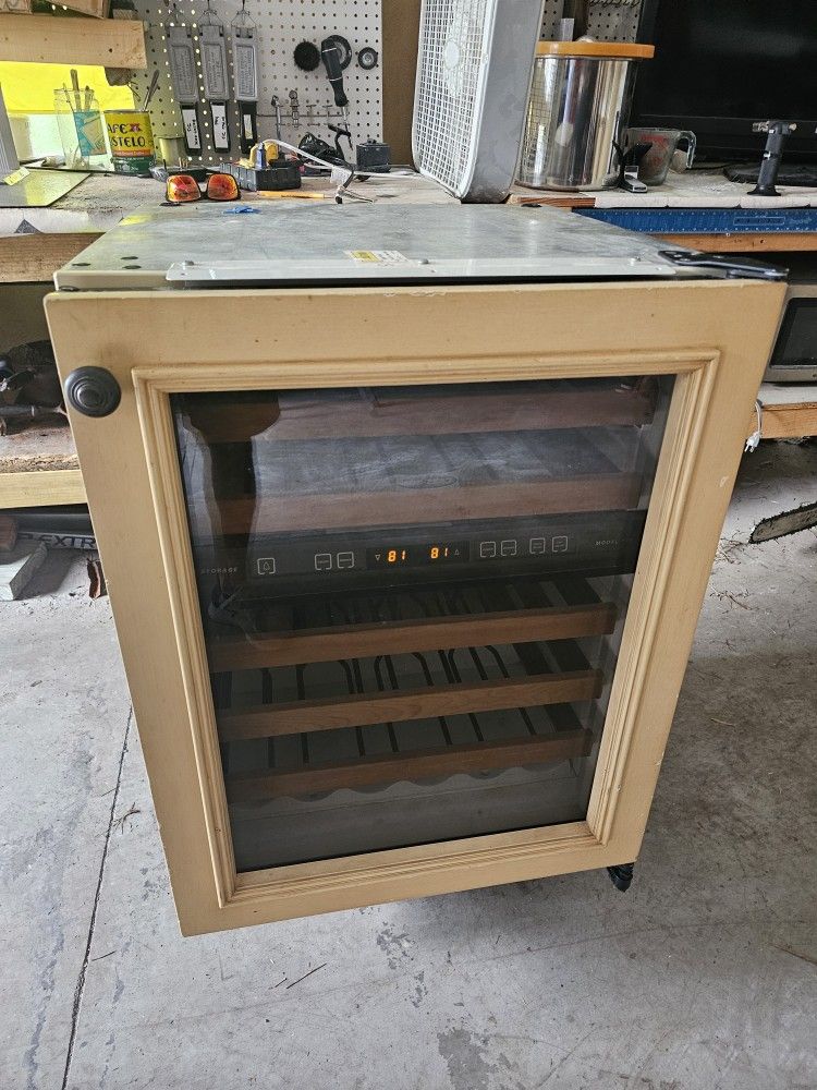 Sub-Zero Wine Fridge Model 424