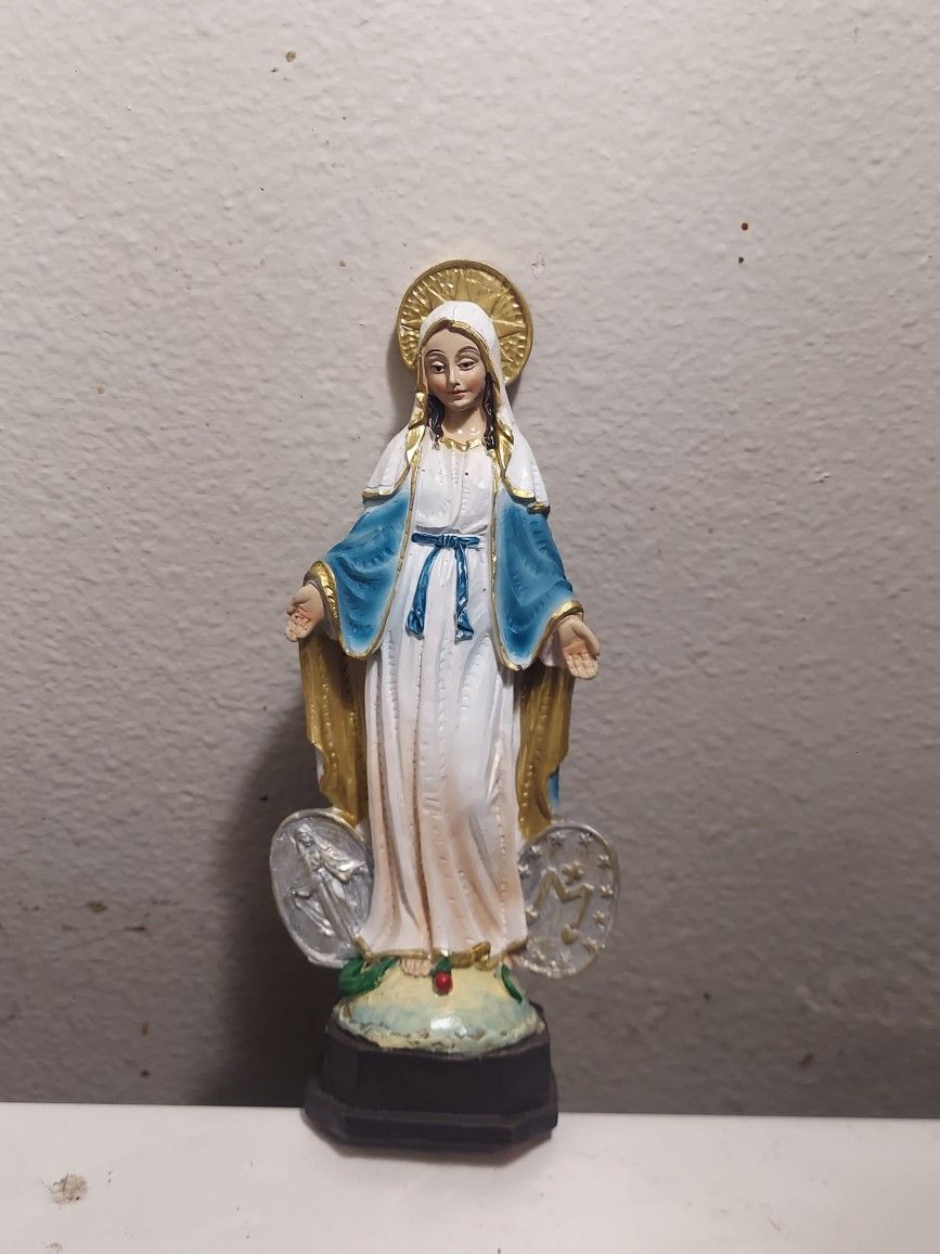 Religious Lady Meda Figurine 7.5 Inches