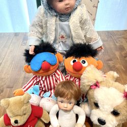 Vintage Toys Lot with Ernie, Winnie the Pooh Gund Plush, Ashton Drake Porcelain Doll, FRF Animated Barking Spinning Dog, New in box Duck House Vinyl D