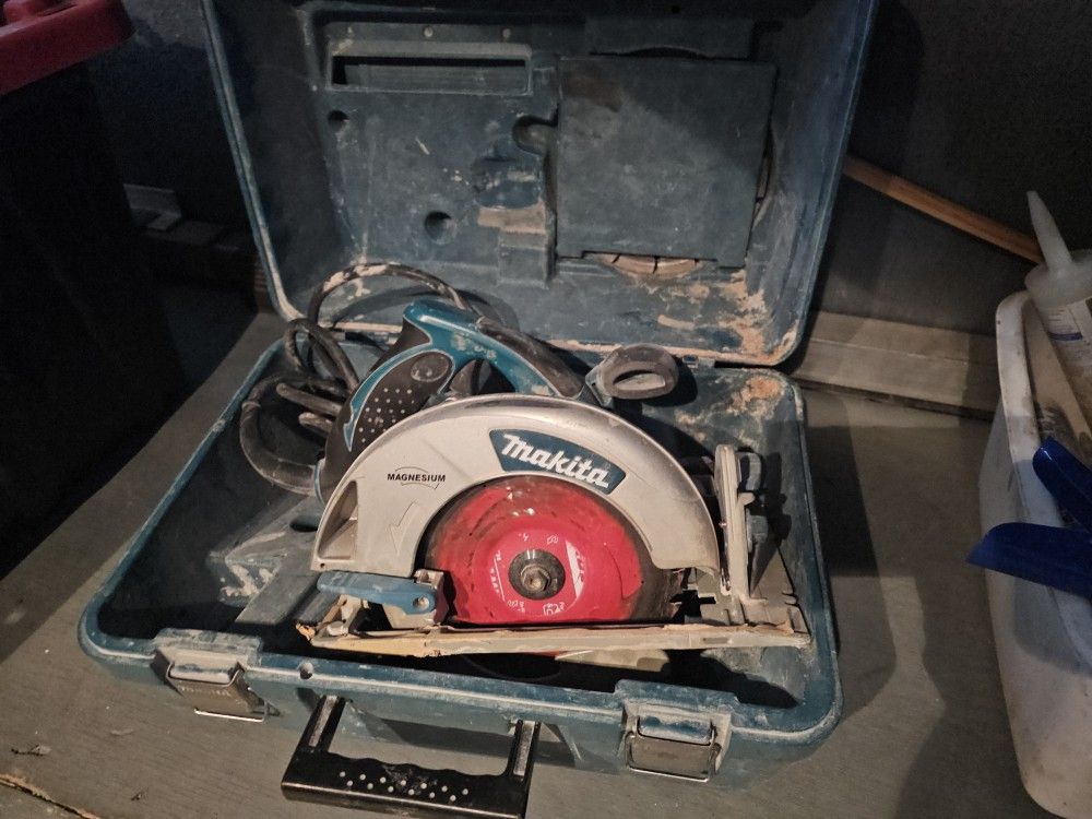 Makita Magnesium Circular Saw