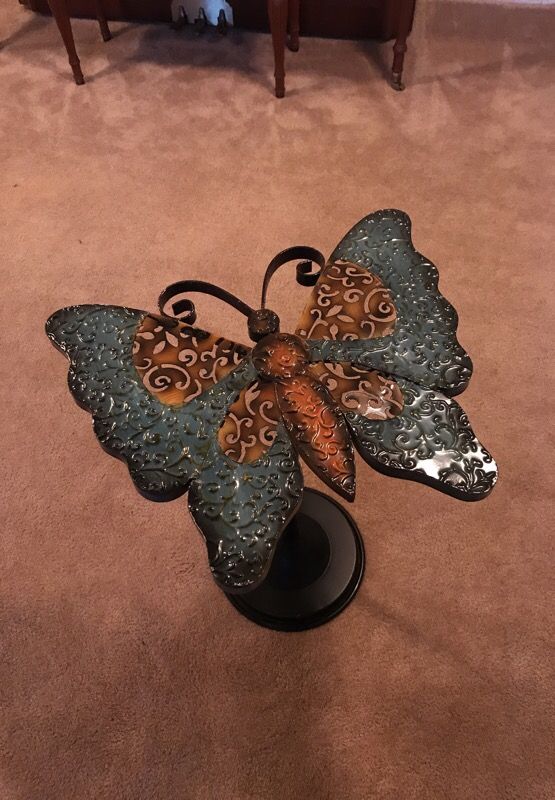 Metal butterfly table