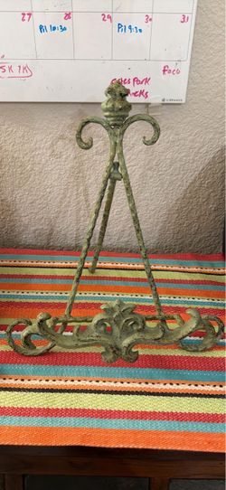 Vintage-Style Ornate Metal Book Stand / Cookbook Holder