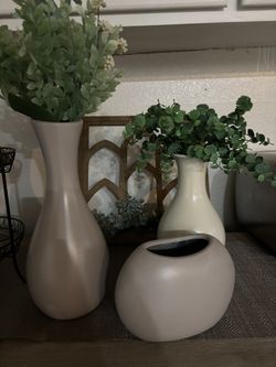 3 Vases