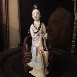 Chinese Porcelain Figure of A Lady Sit On The Chair Chinoiserie Decor