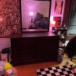 Dresser / Mirror Set