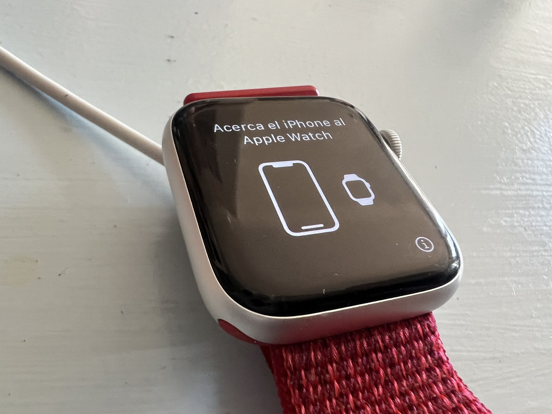 Apple Watch SE Silver - 44mm - Cellular + GPS - Red Sport Loop