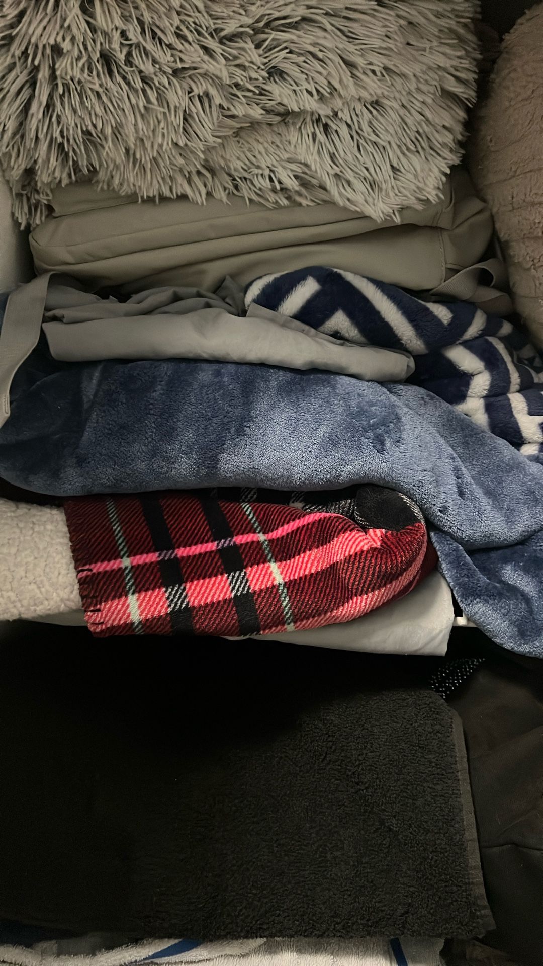 5 Fleece Throw Blankets, 1 Gray, 1 White/Gray, 1 Blue, 1 Blue/White & 1 Red $5 each