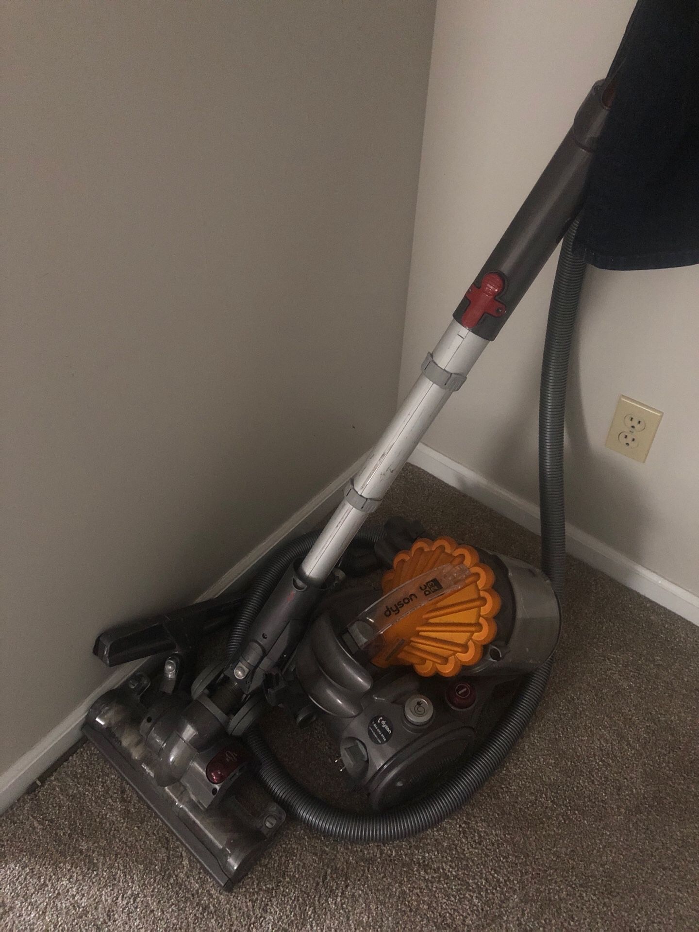 Dyson dc 23 vacuum