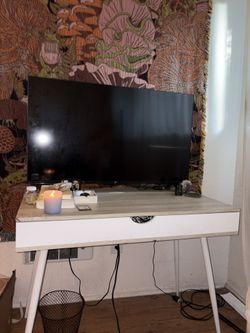 White And Light Wooden Desk