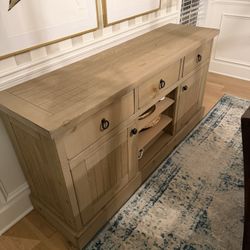 Buffet / Sideboard Table - great condition