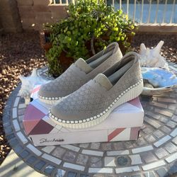 NIB Skechers Women's Wilshire - BLVD,TPE,9M