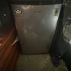 Whirlpool 4.3 Cu Ft Mini Refrigerator Stainless Steel