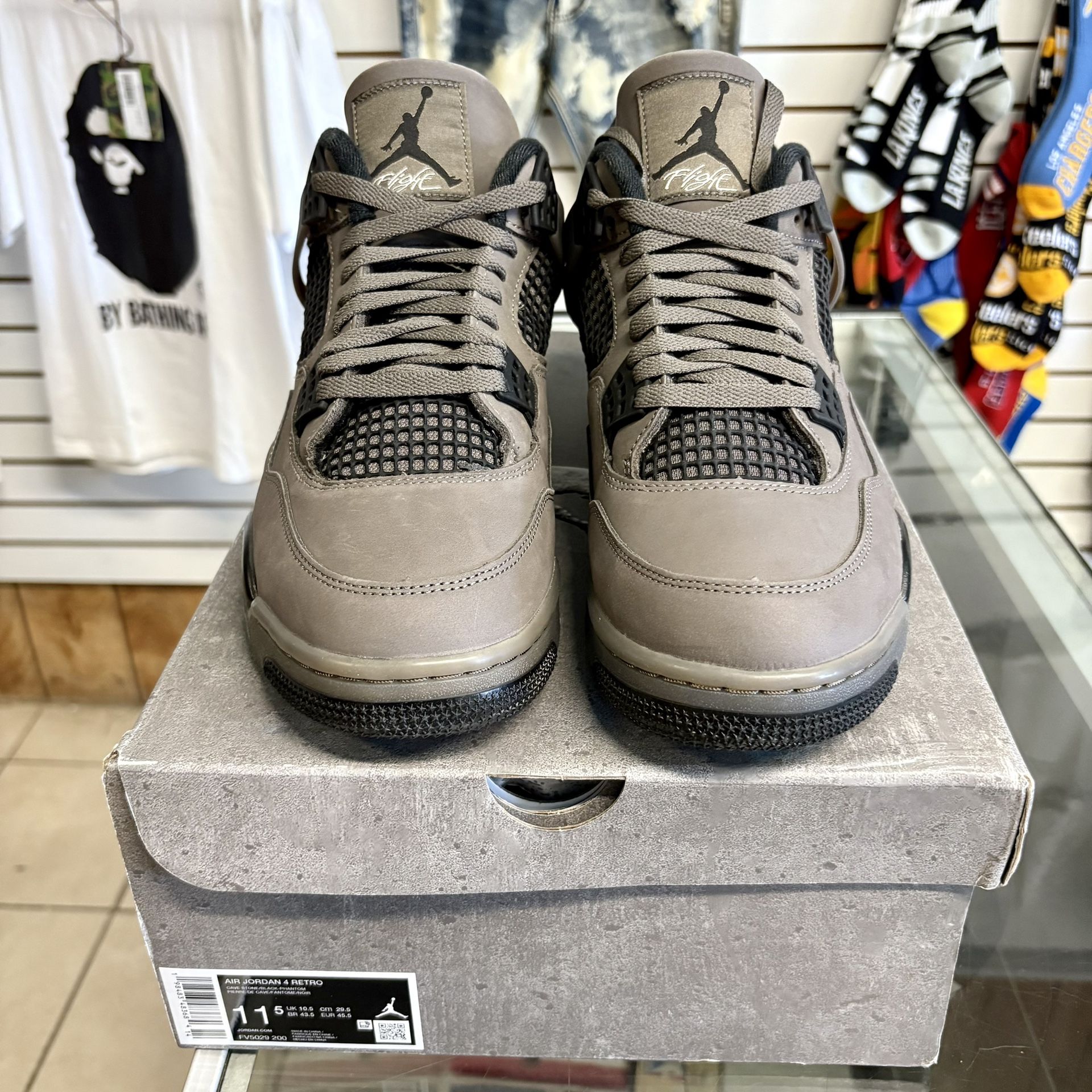 Jordan Retro 4 “Cavstone”