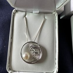 SALE! Na Hoku Pearl Factory Akoya pearl necklaces. Brand new in box and gift bag.