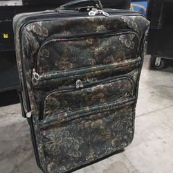 NICE LARGE PULL ALONG LUGGAGE 