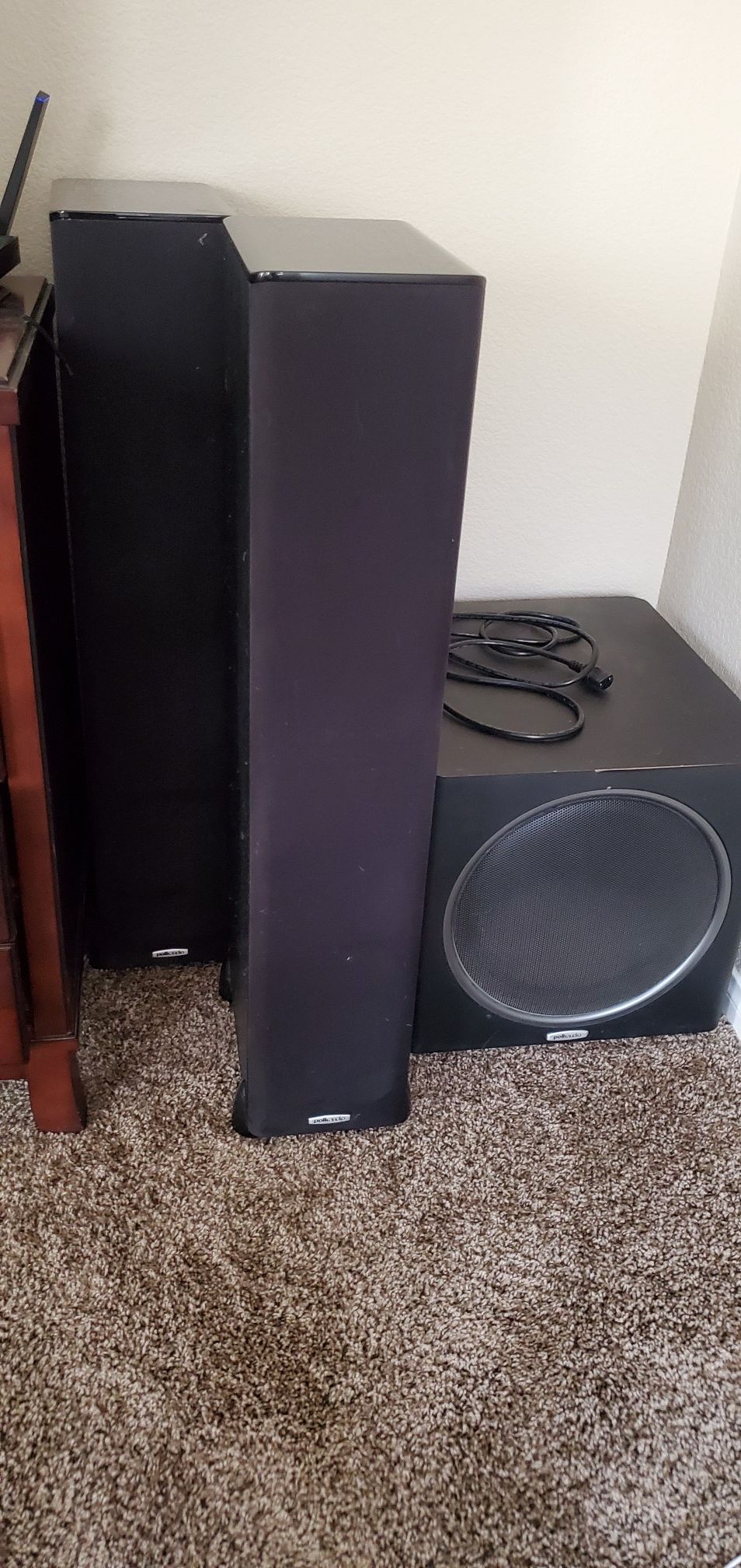 Polk audio tower speakers and powered subwoofer