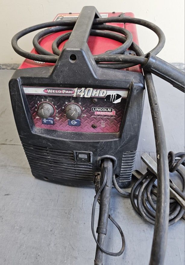 WELD ANYWHERE: Plug in the WELD-PAK® 140HD wire feed welder anywhere 120V input power 
WELDING Weld up to 140 Amps 