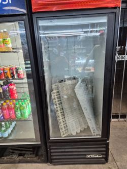 TRUE Commercial Glass Door Refrigerator – Works Perfectly