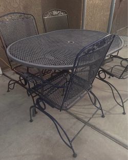 Autdoor table and chairs