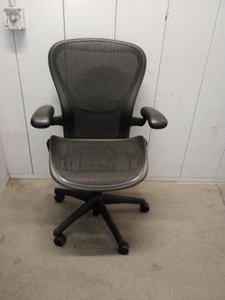 Herman Miller aeron $ 480