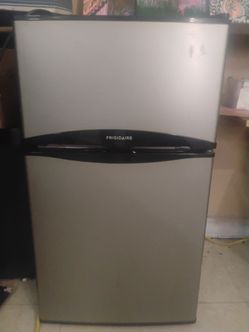 Frigidaire Mini Fridge with Top Freezer