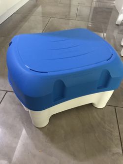 Stepping stool with storage
