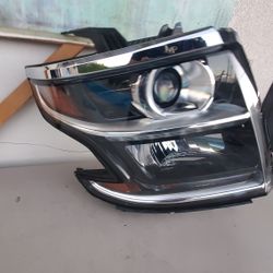2015 - 2020  CHEVROLET TAHOE SUBURBAN RIGHT HEADLIGHT PASSENGER SIDE HID XENON USED OEM  GENUINE.  XX3