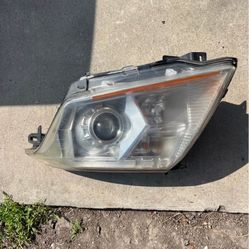 Headlight For A Cadillac 2012.   Foco Para Cadillac 2012