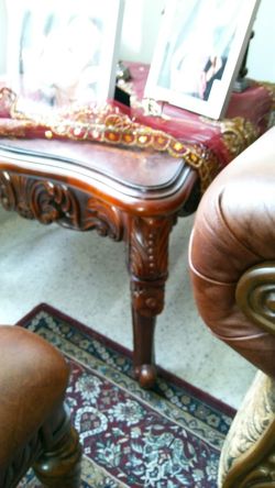 End table.. 2 chairs