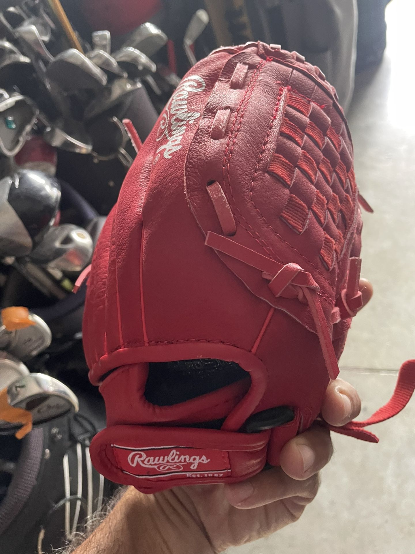 Baseball glove Rawlings 10 1/2 size like new  