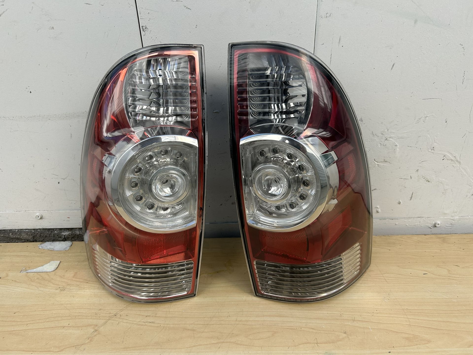 Toyota Tacoma Rear Taillights Passemger Side And Driver Side 2012 13 14 15 Used Original