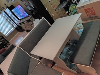 Corner bench seating