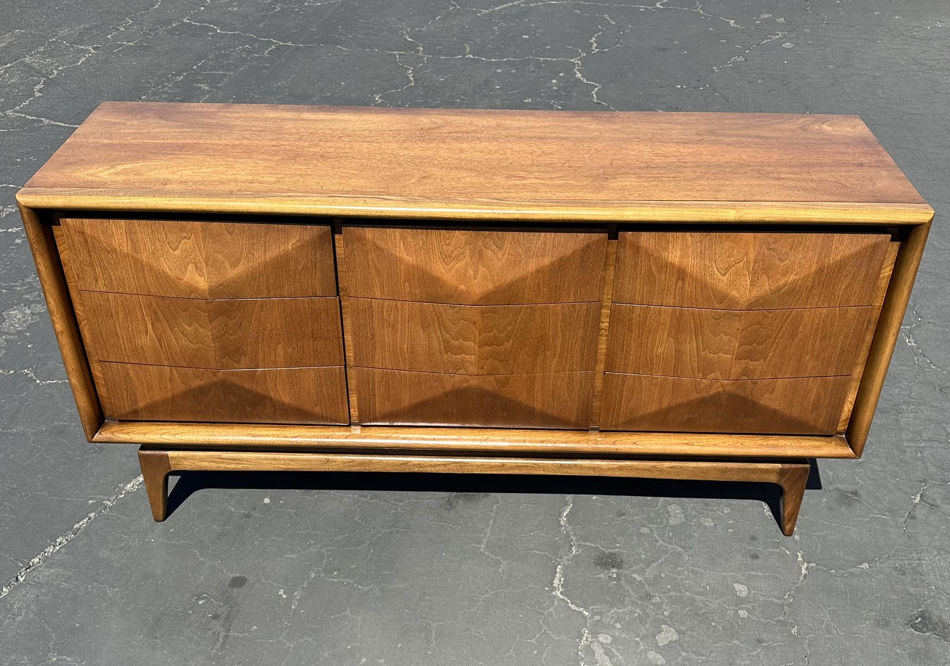 Mid Century United Diamond Front Walnut 9 Drawer Dresser