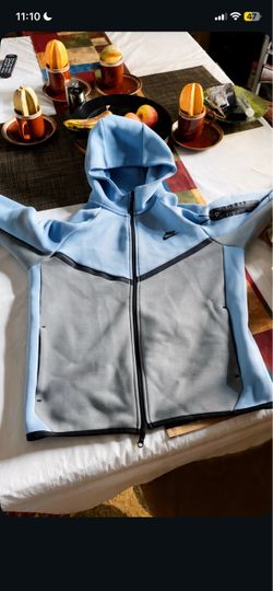 Nike tech and essentials hoodie 150 for both used twice