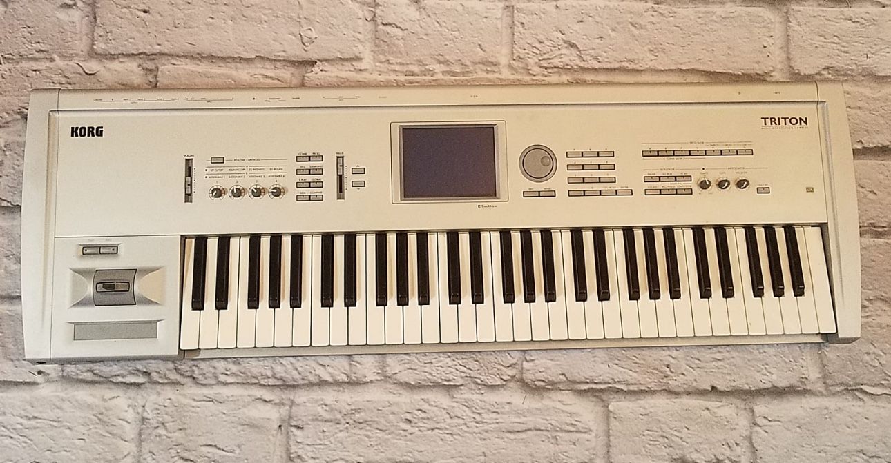 Korg Triton 61 Key Workstation! Excellent Condition 