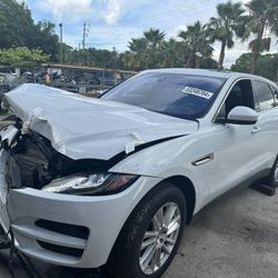 2017 -2020 JAGUAR F-PACE A lot of parts available (headlights, body parts, engine, trim)