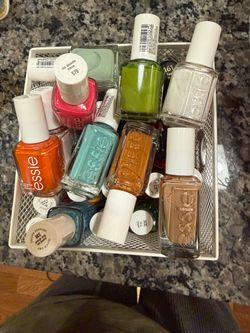30+ Assorted Essie nail polish