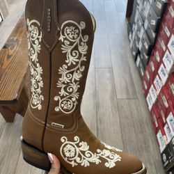 women’s western boots