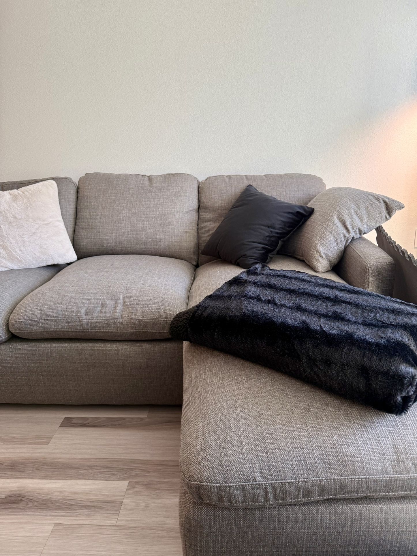 Living Spaces Chaise Sofa- Excellent Condition- Pickup In La Mea 