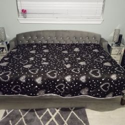 Daybed. Queen Size With Queen Size Mattress 