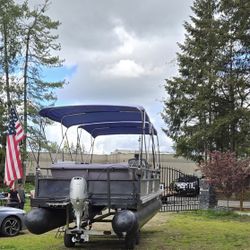 1982 Crest Pontoon Boat 