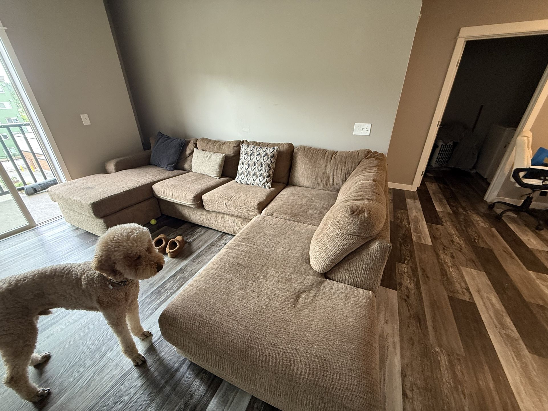 L SHAPED COUCH GOOD CONDITION